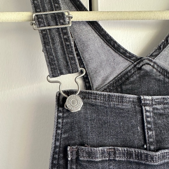 Levi’s Black Skinny Overalls - Picture 2 of 7